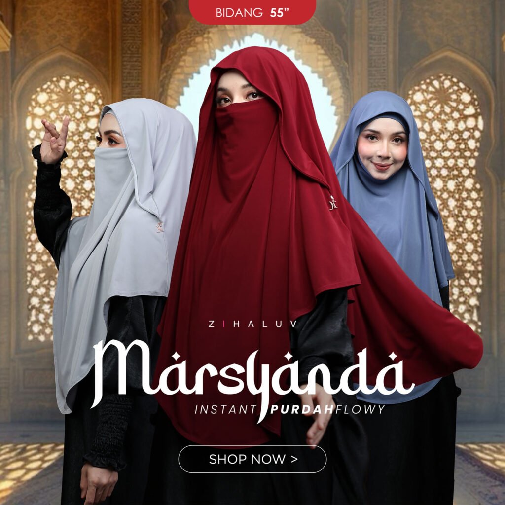 Marsyanda Instant Purdah Flowy dalam warna maroon, silver dan denim dengan latar tingkap kisi Arab